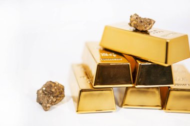 Doğal Kuvars Altın Titanyum Agate Kristal Küme Çırılçıplak. Çiğ Taş Mineral Numuneleri