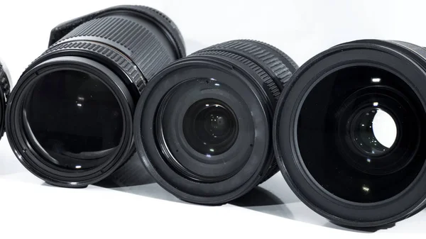 Coleção de lentes da câmera isoladas no fundo branco . — Fotografia de Stock