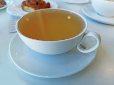 Beyaz masada yeşil çay..