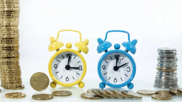 Time Money Concept Alarm Clock Coins — Stockfoto