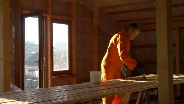 The carpenter painter processes the wood material for floor. — Stock Footage The carpenter painter processes the wood material for floor. Royalty Free Stock Video