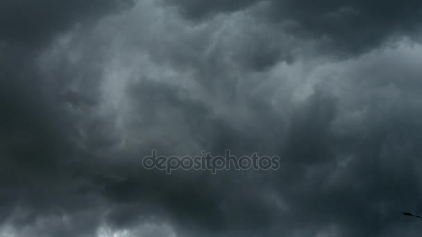 Tourbillon d'un nuage avant une tempête 