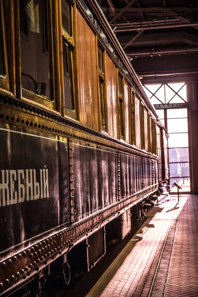 Vintage Gul Trävagn För Passagerare — Stockfoto