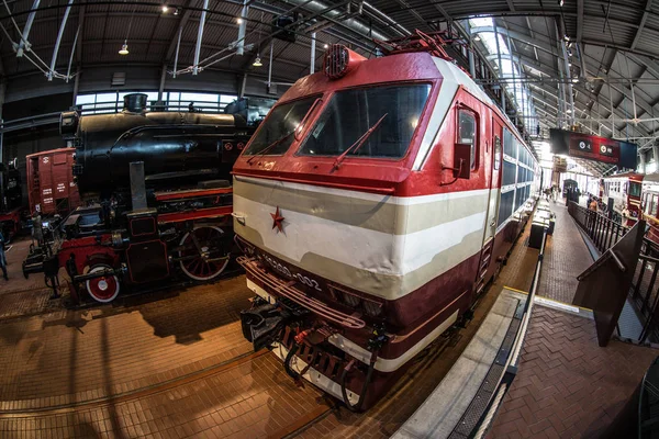 Vysokorychlostní Červená Lokomotiva Dob Sovětského Svazu Hvězdou Přední Straně Jednotky — Stock fotografie