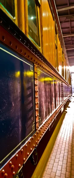 Old First Class Wooden Carriage Transporting Passengers Stands Platform Station — Stock Photo, Image