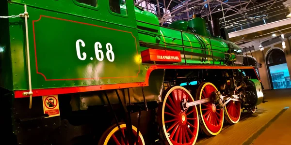 Old Green Shunting Diesel Locomotive Stands Platform — Stockfoto