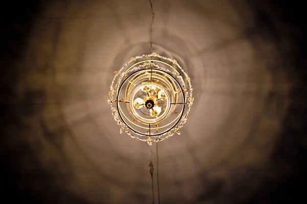 Antikke Glas Lysekrone Hængende Fra Loftet - Stock-foto