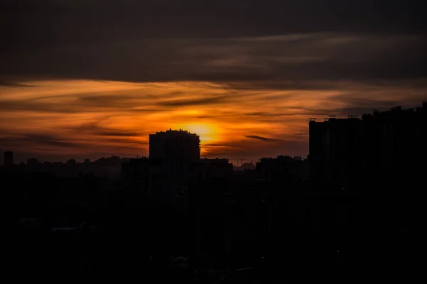 Blick Von Einem Hochhaus Auf Den Roten Sonnenuntergang Über Der — Stockfoto