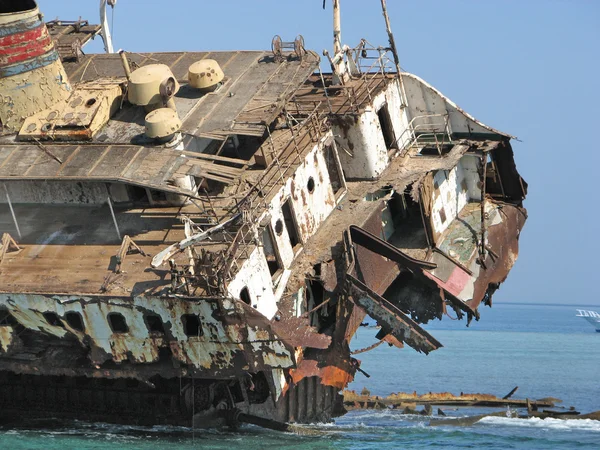 Tekne yol açıyor. Kızıl Deniz. Mısır
