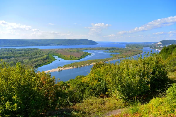 Vista panorâmica da colina no rio Volga perto da cidade de Samara no verão — Fotografia de Stock