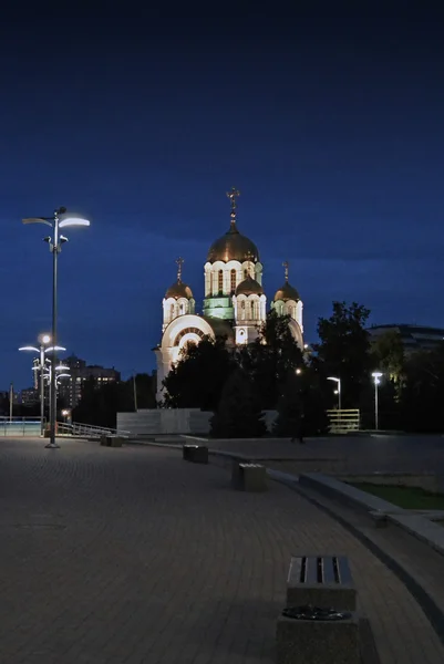 Utsikt over Sankt Georgs kirke Viktigst i Samara, Russland om natten – stockfoto