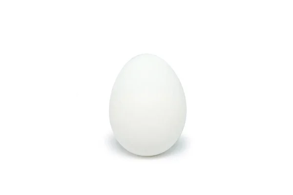 Ένα λευκό αυγό, απομονώνονται σε λευκό φόντο — Φωτογραφία Αρχείου