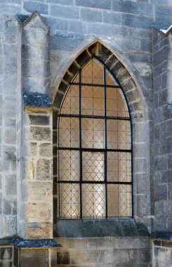 Güzel neogothic cam pencere