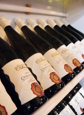 Prague, Çek Cumhuriyeti-03.20.2017: Chardonnay şarabı