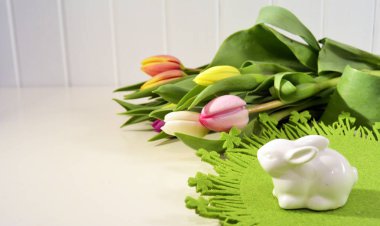 Paskalya kavramı, Bahar laleler ve porselen bunny