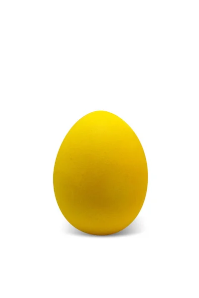 Huevo amarillo de Pascua aislado sobre fondo blanco — Foto de Stock