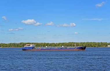 Samara, Rusya Federasyonu - Ağustos 10, 2017: Volgoneft 256'dır bir petrol tankeri deniz-nehir sınıfı