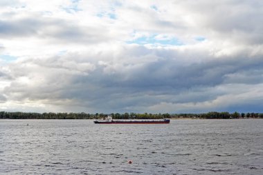 Samara, Rusya Federasyonu - Ağustos 10, 2017: Volgoneft 256'dır bir petrol tankeri deniz-nehir sınıfı