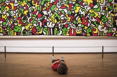 Bebek bakıcılığı ve Keith Haring'in sergi Albertina galerisi resim üzerinde görmek