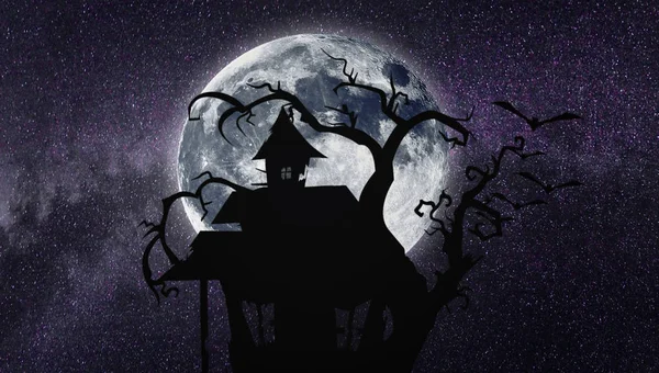 Cadılar Bayramı. Yıldızlı gökyüzü. İyi geceler. terk edilmiş evde