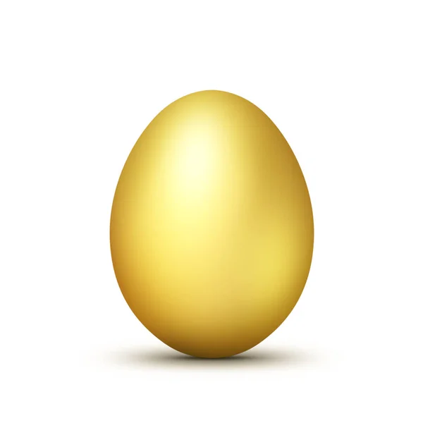 Ovo de Páscoa de ouro perto em um fundo branco . — Fotografia de Stock