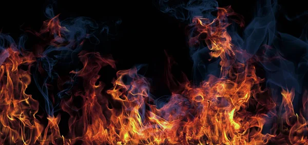 A textura do fogo em um fundo preto reflete-se em um glos — Fotografia de Stock