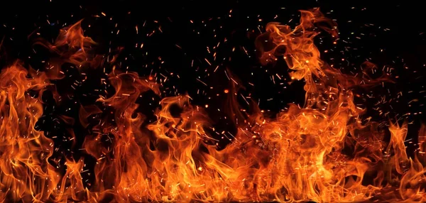 Yangının neden olduğu fırtına doku. Bokeh sinek ateş, siyah arka plan üzerinde ışıklar