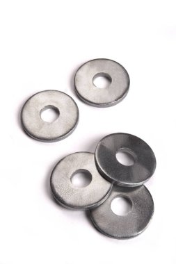 Donanım. Çivi. Beyaz bir arka plan üzerinde inşaat araçları kapat.