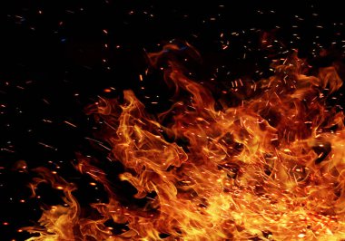 Yangının neden olduğu fırtına doku. Bokeh sinek ateş, siyah arka plan üzerinde ışıklar