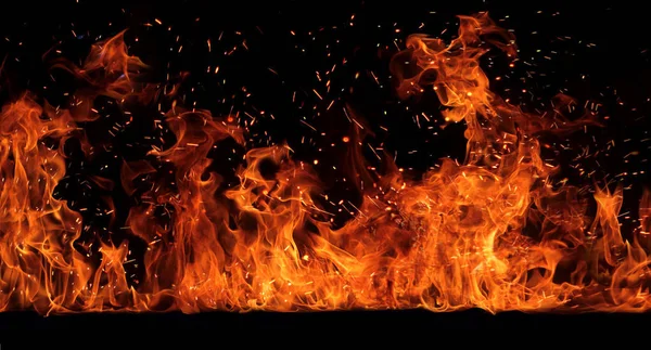 Yangının neden olduğu fırtına doku. Bokeh sinek ateş, siyah arka plan üzerinde ışıklar