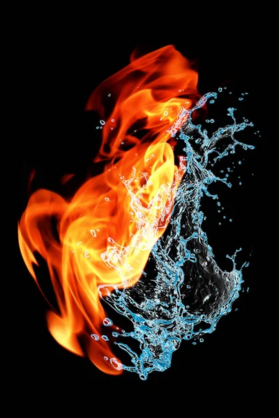 Feuer und Wasser auf schwarzem Hintergrund. — Stockfoto