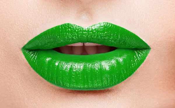 Weibliche Lippen Krubny Plan Make Grüner Lippenstift — Stockfoto