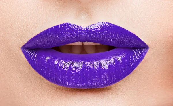 Weibliche Lippen Krubny Plan Make Blauer Lippenstift — Stockfoto