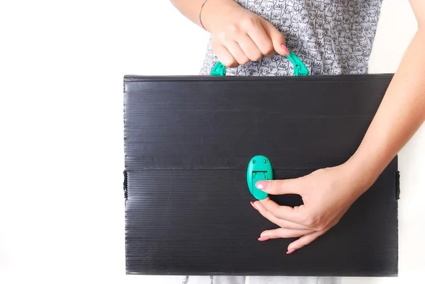 Tutan eller bir teknik siyah evrak çantası