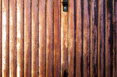 Rusty garaj metal çekim kapalı