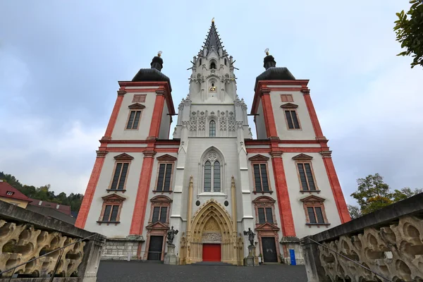 Heiligdom van onze-lieve-vrouw in de stad Mariazell (Mariazell basiliek) in Oostenrijk. — Stockfoto