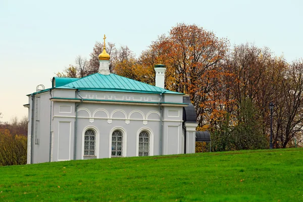 Kostel refektář pro kostel svatého Jiří v parku Kolomenskoye. Moskva, Rusko. — Stock fotografie