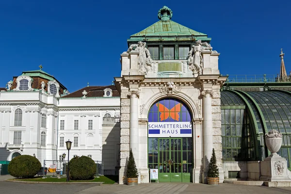 Palm house en vlinder huis in de Hofburg. Vienna, Oostenrijk. — Stockfoto