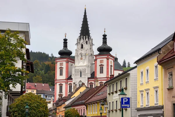 Heiligdom van onze-lieve-vrouw in de stad Mariazell, bedevaartsoord voor katholieken. Oostenrijk. — Stockfoto