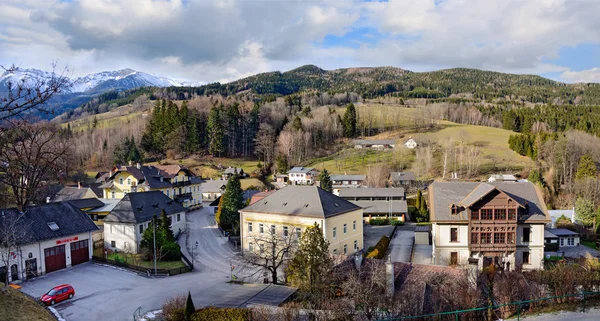 Blick auf das alpine Dorf prein auf dem rax. Niederösterreich — Stockfoto