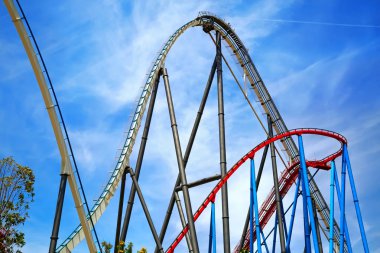Konumlar Shambhala ve Dragon Khan Tema içinde City Salou, Katalonya, İspanya Port Aventura park.