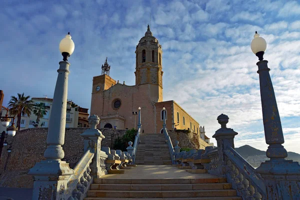 Церковь Святого Варфоломея и Святого Текла на рассвете в Ситжесе. Испания . — стоковое фото
