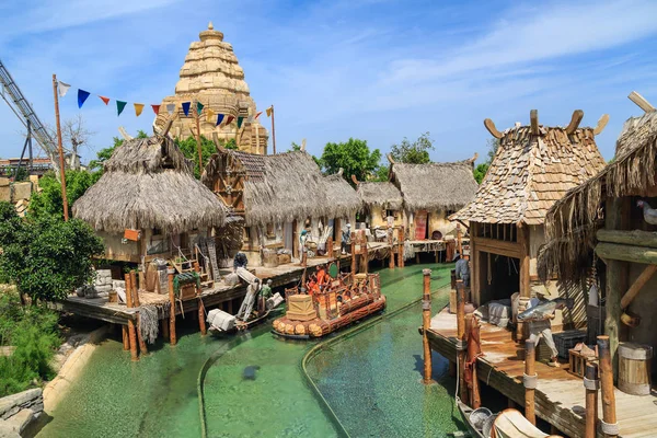 Attrazione acquatica interattiva Angkor situato nella zona della Cina nel parco a tema Port Aventura in città Salou, Catalogna, Spagna . — Foto Stock
