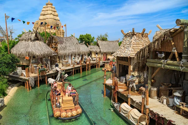Cazibe Port Aventura Salou, İspanya Tema park Çin bölgesinde yer almaktadır Angkor su.