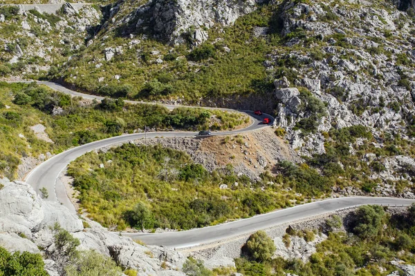 Dağ yolundan Sa Calobra köye hava görünümünü. Ada Majorca, İspanya