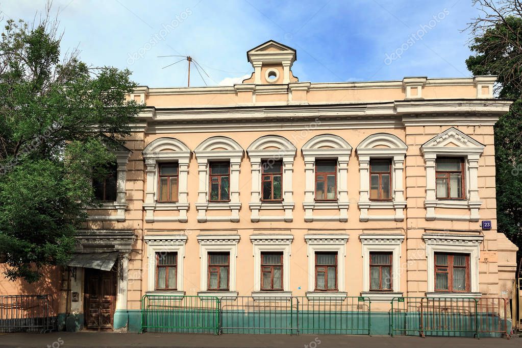 Дома 19 века в москве