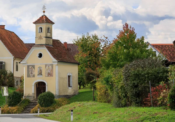 Old church in Austrian village Perndorf. Styria, Austria. — Stock Photo, Image