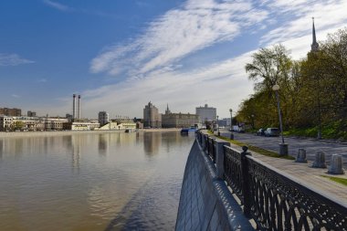 Krasnopresnenskaya dolgu ve Moskova Nehri. Moscow, Rusya Federasyonu.