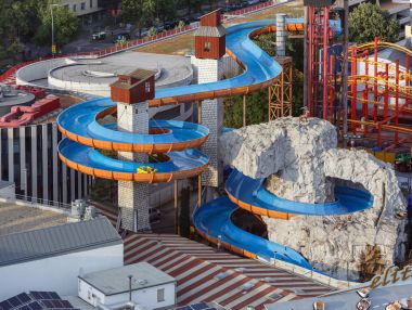 Viyana, Avusturya ortasına Prater eğlence parkı içinde cazibe Wildalpenbahn.