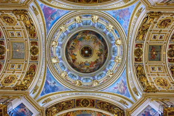 Interior de la Catedral de San Isaac (Isaakievskiy Sobor) - la catedral ortodoxa rusa más grande de la ciudad San Petersburgo, Rusia — Foto de Stock